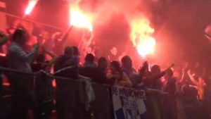 VIDEO Ei vor organiza CE 2012!** Uite ce HAOS au creat fanii polonezi la meci de copii!