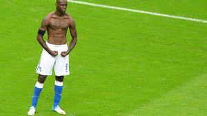 Balotelli își va încorda din nou mușchii, după ce Ibrahimovic și-a spus părere despre el:** "Doar la o echipă mediocră ca BarÃ§a ar avea loc"