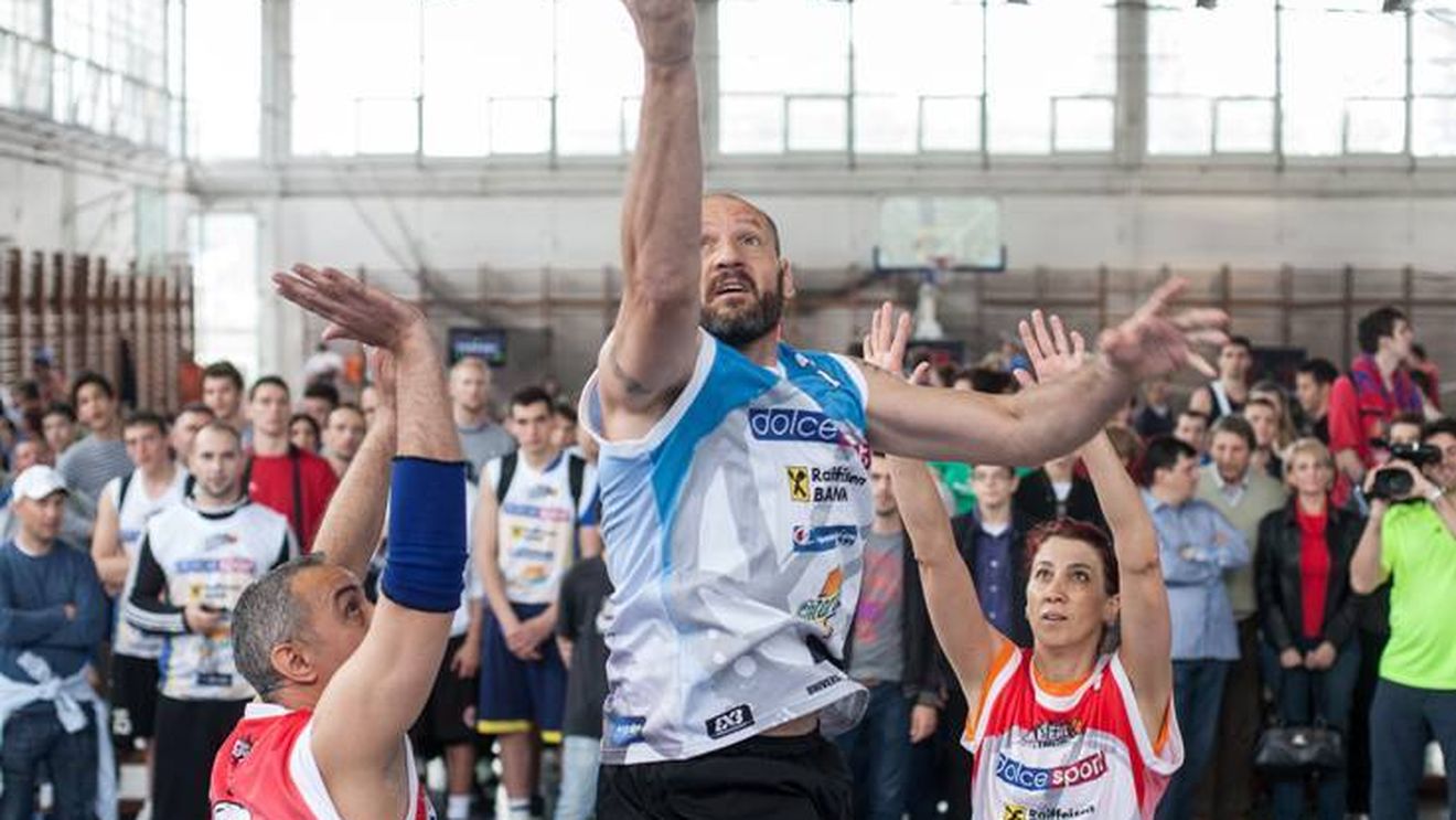 FOTO "Arnold" a marcat coș dupa coș!** Stelea a facut spectacol la Sport Arena Streetball