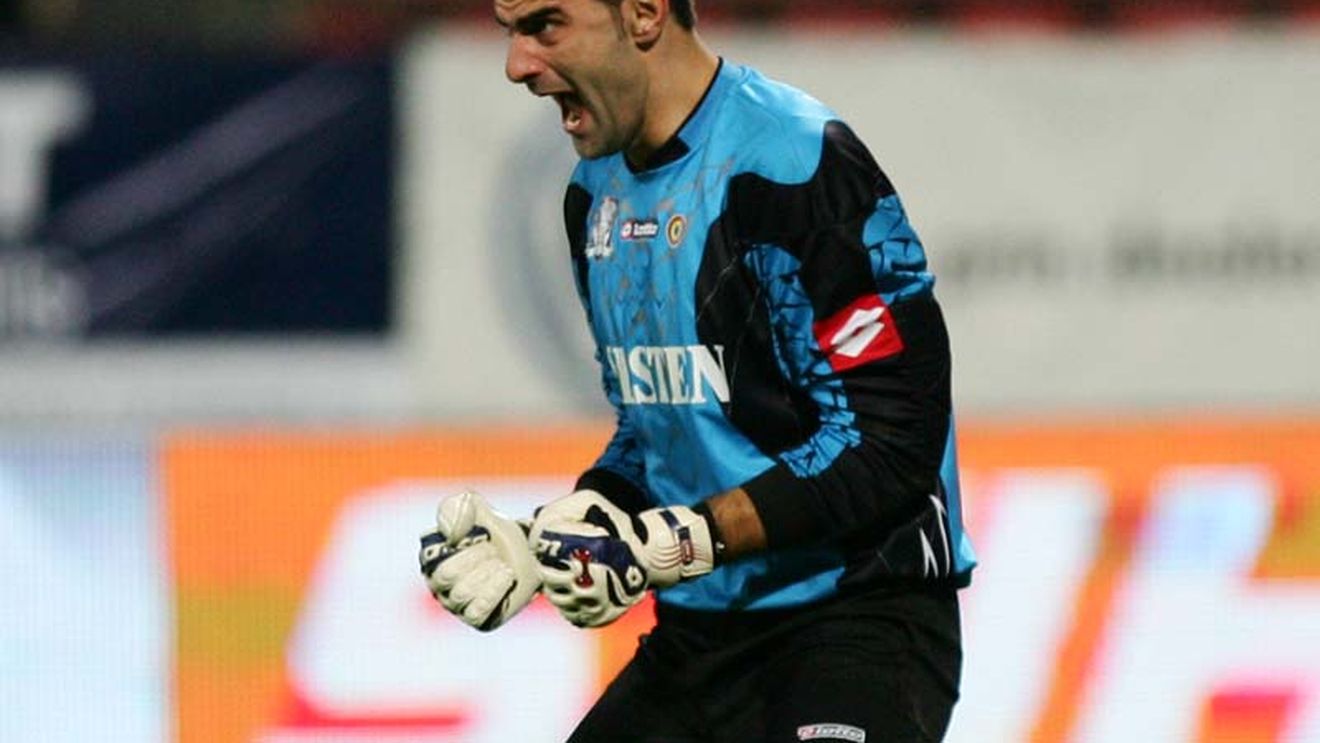 "Lui Taher îi plac jucătorii care îi curăță scamele de pe haine"