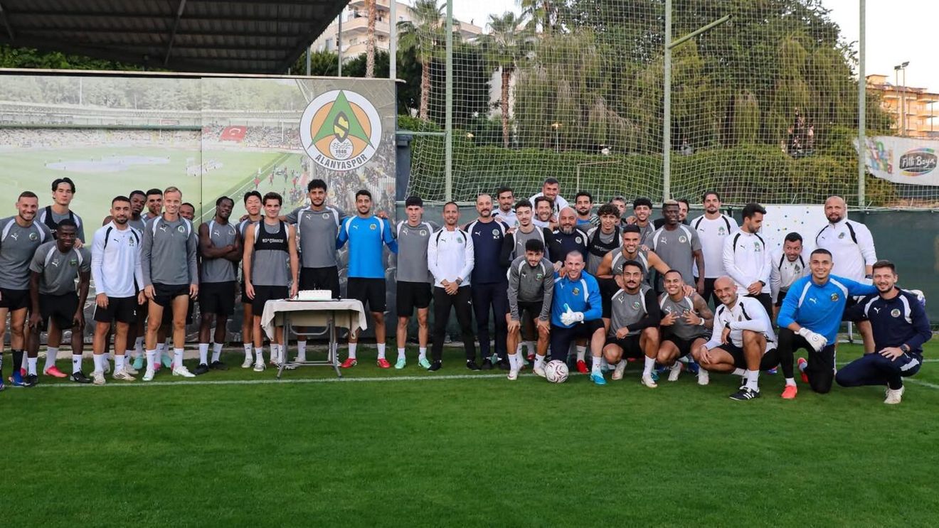 Ianis Hagi, sărbătorit de turci înaintea meciului cu Kocaelispor