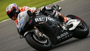 VIDEO - Casey Stoner pilotează din nou un prototip Repsol Honda
