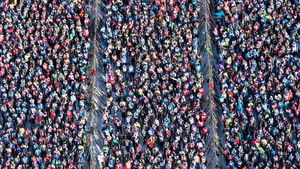 IMAGINEA ZILEI | Gata de start? Mii de participanți se pregătesc pentru a porni într-un maraton de schi fond în sud-estul Elveției