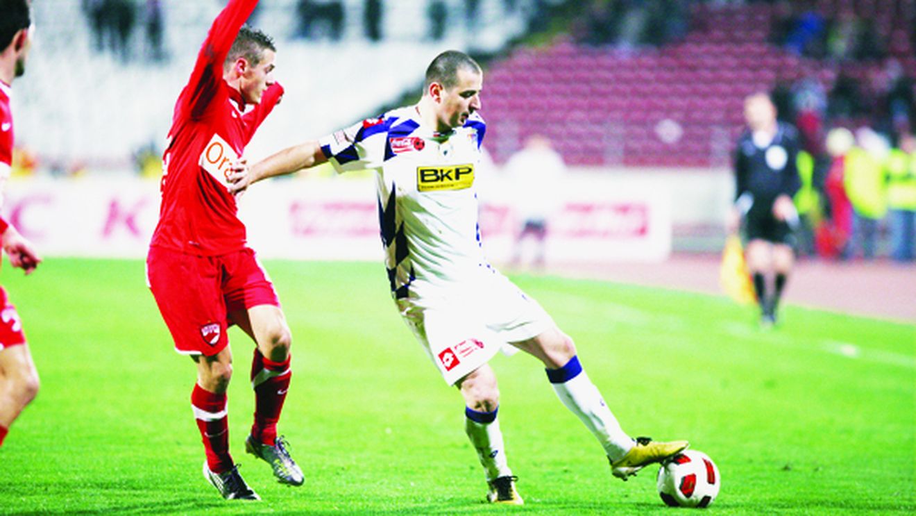 Poli, la al treilea sezon peste "câini"!