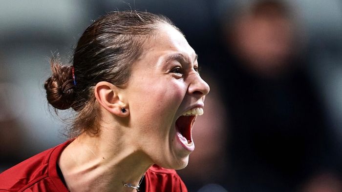 S-a chinuit să-și plătească deplasările și a găsit cu greu un sponsor tehnic, dar a debutat cu victorie pentru România în Billie Jean King Cup! Povestea neștiută a Ruxandrei Bertea. EXCLUSIV 