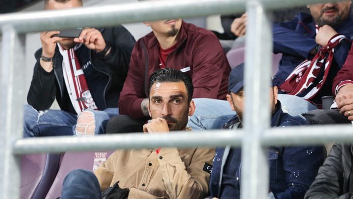 Apariția surprinzătoare a lui Elias Charalambous la meciul Rapid - CFR Cluj. Antrenorul celor de la FCSB se află în tribune la duelul din Giulești | FOTO