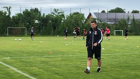 Dusan Uhrin, trist la reunire: „Urmează un campionat greu. Va fi dificil". Antrenorul lui Dinamo, discuție decisivă cu șefii clubului