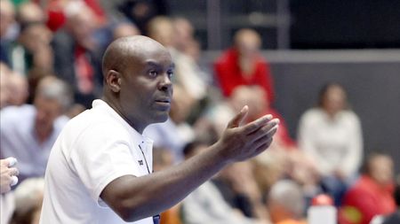 Cutremur la Dinamo! Ședința de urgență s-a lăsat cu o măsură radicală înaintea meciului sezonului: tehnicianul pleacă din „Ștefan cel Mare”. ProSport are amănunte din culise: „Sunt mai multe variante pe masă”. SPECIAL