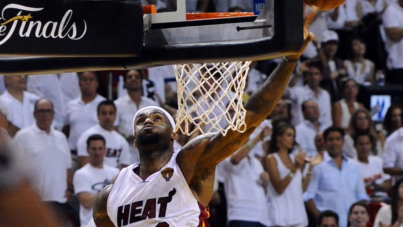 "Regele" nu iartă pe nimeni! LeBron James și-a bătut fosta echipă după ce a marcat 30 de puncte!