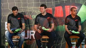 FOTO** Rădoi, Niculae și P. Marin au prezentat noul model de gheată NIKE T90!