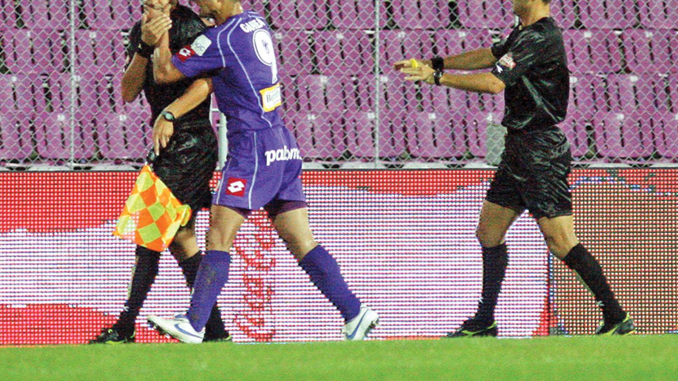 Din agresorul lui Mudura a devenit salvatorul lui Danșa!** Ganea apără arbitrii!