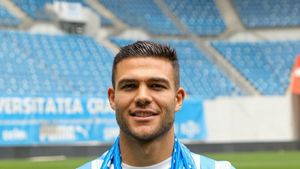 Noul jucător al Universităţii Craiova l-a anunţat deja pe Mirel Rădoi unde vrea să evolueze: „Sunt un număr 8, box to box"