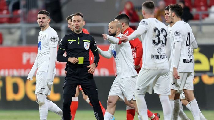 „Câinii” dau o super-lovitură și îi „suflă” un fotbalist lui Gică Hagi! Vlad Morar a semnat cu Dinamo