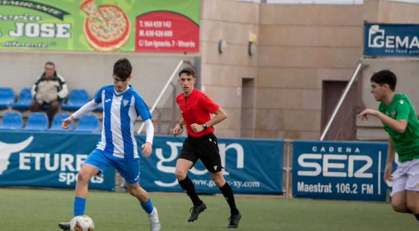 Povestea fotbalistului de 17 ani din Vinaros care face senzație în Comunidad Valenciana! „Îmi place mâncarea românească, vreau să joc în Superliga