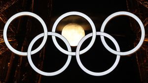 Un român care nu face parte din Team România a cucerit medalia de aur la Jocurile Olimpice de la Paris, sub privirile lui Emannuel Macron