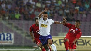 De ziua lui, Axente și-a pus două dorințe: să dea zece goluri în retur, iar Poli să ia licența