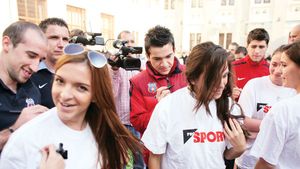 Cosmin Matei are lipici la fetele de liceu:** "Mă omoară domnul Lăcătuș dacă mă vede așa epuizat" :)