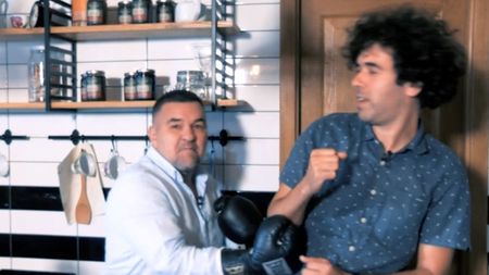 INTERVIU VIDEO | De Niro, "falsificat" la marea artă de Doroftei. Mesajul "Moșului" pentru selecționerul Christoph Daum