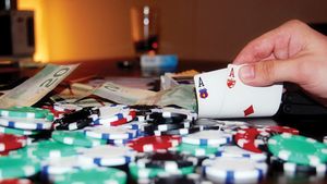 Steliști și dinamoviști,** la poker toată noaptea