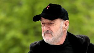 Cum a apărut Gigi Becali la piață. Întâlnire cu Miodrag Belodedici printre tarabe