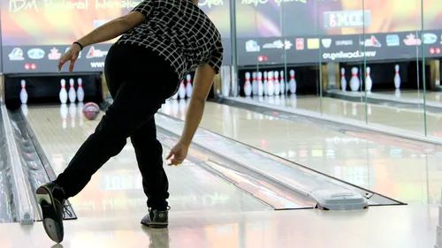 TIMP LIBER | Bowling, de la Fred Flintstone la distracția care se transformă în sport de performanță pentru că ți-ai cumpărat o bilă 