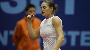 Monica Niculescu a eliminat-o pe Olaru în semifinalele de dublu la Budapesta