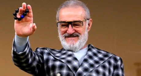 Gigi Becali, la bustul gol și în șlapi! Oamenii s-au crucit când l-au văzut îmbrăcat așa, într-o benzinărie