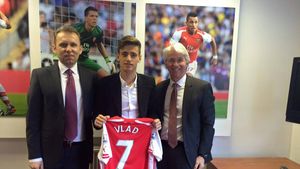 ProSport LIVE | Cât timp l-au urmărit pe Vlad Dragomir scouterii lui Arsenal înainte de a fi transferat. Selecționerul României U16: "Să nu credeți că l-au văzut la un meci și l-au luat"