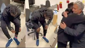 Portughezul Jose Mourinho i-a făcut un cadou scump elevului său Felix Afena-Gyan, după ce adolescentul a marcat o „dublă” pentru Roma! VIDEO