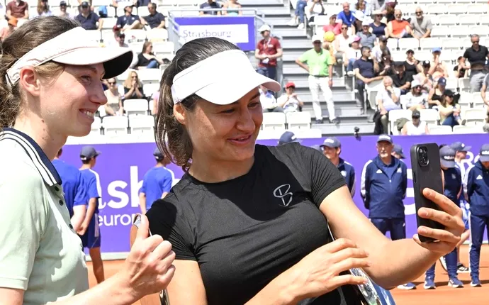 Monica Niculescu a dezvăluit cum s-a calificat în optimi la Roland Garros, după un thriller de trei ore. „Nu cred că am mai trăit asta la dublu”. EXCLUSIV