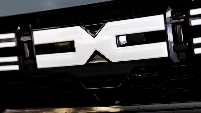 Canadienii au văzut noua Dacia, camuflată, și nu s-au ferit de cuvinte: „Următoarea mare lovitură nu e un SUV!”