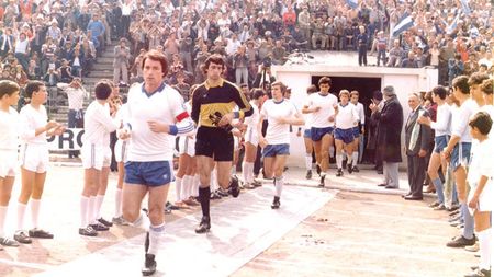 2 ani de chin, 3 decenii de legendă:** Azi se fac 30 de ani de la victoria Craiovei cu Kaiserslautern. Secretele primei echipe care a atins semifinalele unei competiții europene