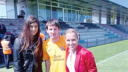 Sorana și extraterestrul!** Românca a fost la antrenamentul Barcelonei și nu a ratat ocazia să se pozeze cu starul Lionel Messi
