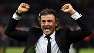 Derby-ul Barcelonei se anunță mai aprins pe banca antrenorilor decât pe teren. Întrebat de Luis Enrique, tehnicianul celor de la Espanyol a spus că citește cartea: "Clovnul din tine"