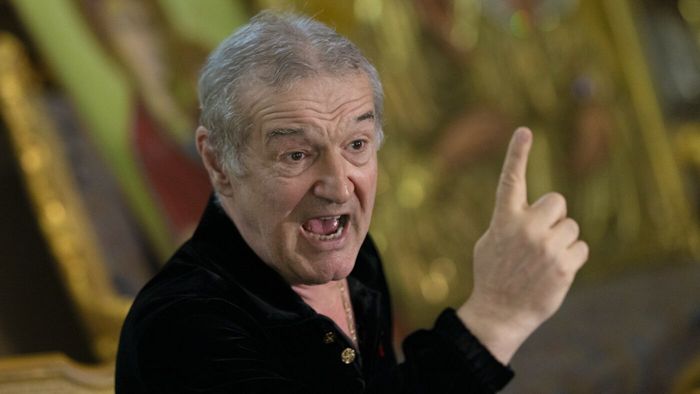 Gigi Becali l-a dat afară din echipă la pauza meciului Craiova - FCSB!