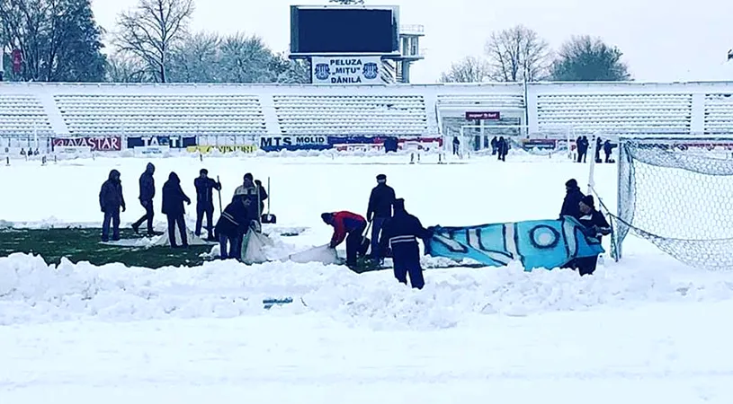 Moldova, sub nămeți! Mobilizare maximă la Iași, acolo unde gazonul stadionului unde se va juca Poli - FCSB a fost acoperit cu zăpadă. Asigurările date de oficiali