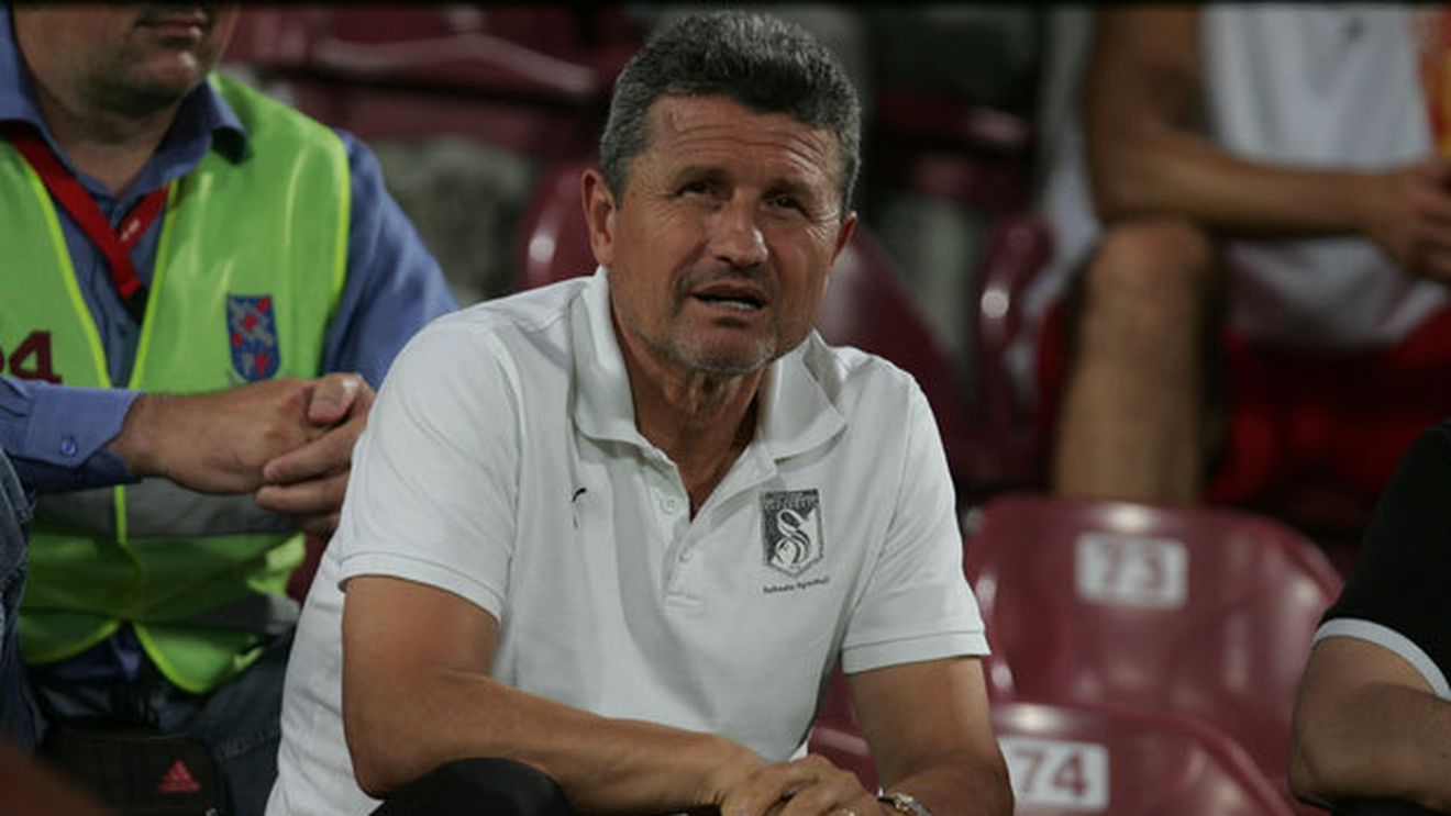 Mulțescu suferă pe banca Sportului: "E o nebunie ce e acum aici și mai suntem și dezavantajați de arbitraje"