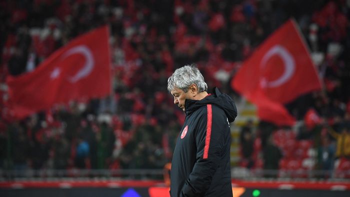 Răzbunarea lui Lucescu. Rednic se pune scut în fața criticilor lui "Il Luce": "E ca mine, nu uită! Sunt sigur că o să le dea bobârnace"