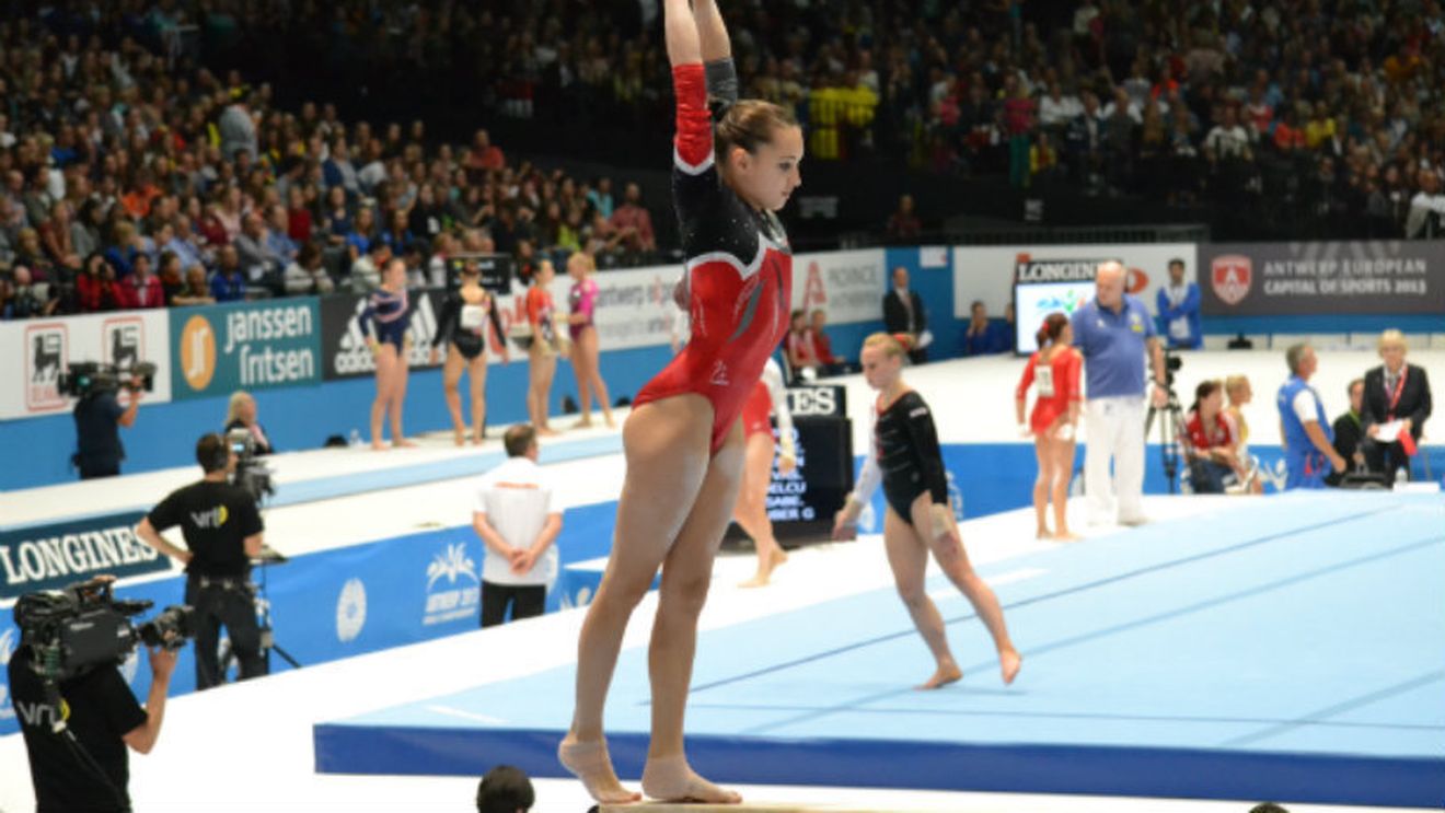 Bârna te ridică, bârna te coboară! Larisa Iordache a ratat chiar la aparatul favorit, astfel că a rămas în afara podiumului la individual compus. Revanșa poate veni duminică
