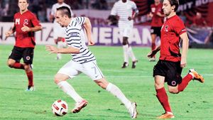 Bakaj îi dă sfaturi lui Pițurcă:** "Sunt slabi în centrul apărării!"