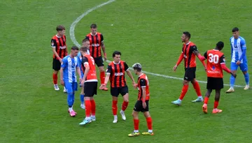 Dreptatea în meciul dintre Reșița și Corvinul va fi împărțită de un arbitru FIFA! Cărășenii au nevoie să câștige împotriva liderului și singurei echipe neînvinse în acest sezon pentru a mai avea șanse la play-off-ul Ligii 2