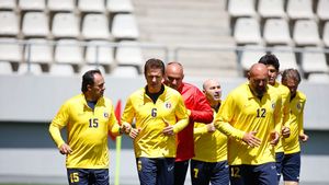 Cine transmite la TV meciul de retragere Generația de Aur - Restul Lumii, ultima partidă în care Gică Hagi, Gică Popescu și restul colegilor lor joacă împreună