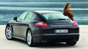Porsche Panamera se prezintă în peste 100 de poze