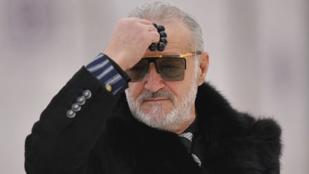 Gigi Becali a mirosit femeile pe stradă în Milano și a început să plângă de mila lor: „Vai, săraca de tine!”