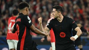 Seară spectaculoasă în Liga Campionilor, cu 33 de goluri marcate în 9 meciuri. Barcelona face remontada de la 2-4 cu Benfica și se califică, alături de Liverpool, în „optimi”