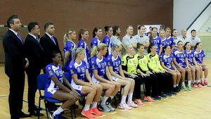 Prezentare de gală, joi seara, pentru CSM București. Jakob Vestergaard a evidențiat noua tendință în handbalul feminin. CSM Roman, gata de o mare surpriză