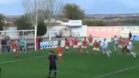 VIDEO senzațional | Un portar spaniol a reușit să înscrie la ultima fază a meciului, din "parada scorpionului"