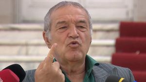 Gigi Becali a anunțat că a chemat încă trei fotbaliști să semneze contractele cu FCSB, după ce l-a transferat pe Daniel Bîrligea! „Lui i-am dat 25.000 de euro, trebuie să le dau și lor”