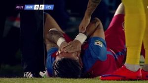 Ghinion pentru Papp! Titularizat de Rădoi, fundașul a rezistat doar 5 minute pe teren și a ajuns la spital