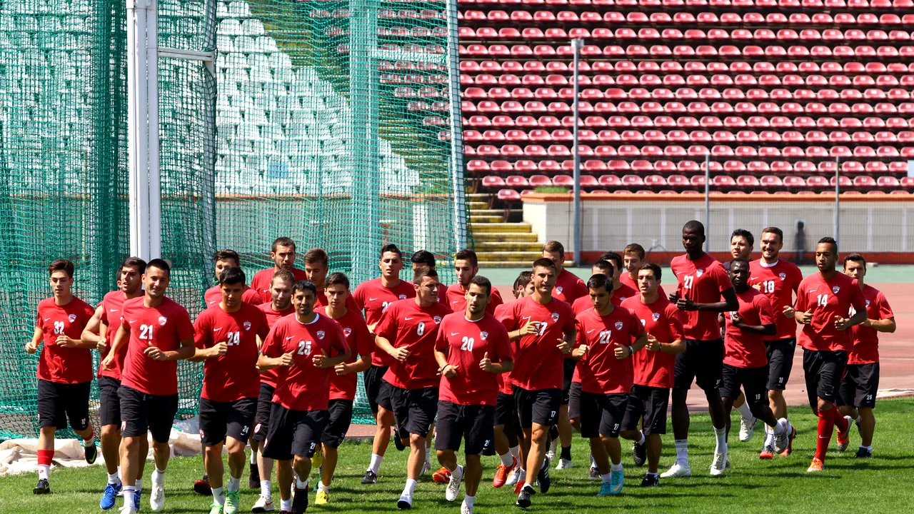 Scandal la antrenamentul lui Dinamo! Mai mulți fani au venit beți la stadion, unul a ajuns la spital, bătut de jucătorii lui Mulțescu. Ce s-a întâmplat